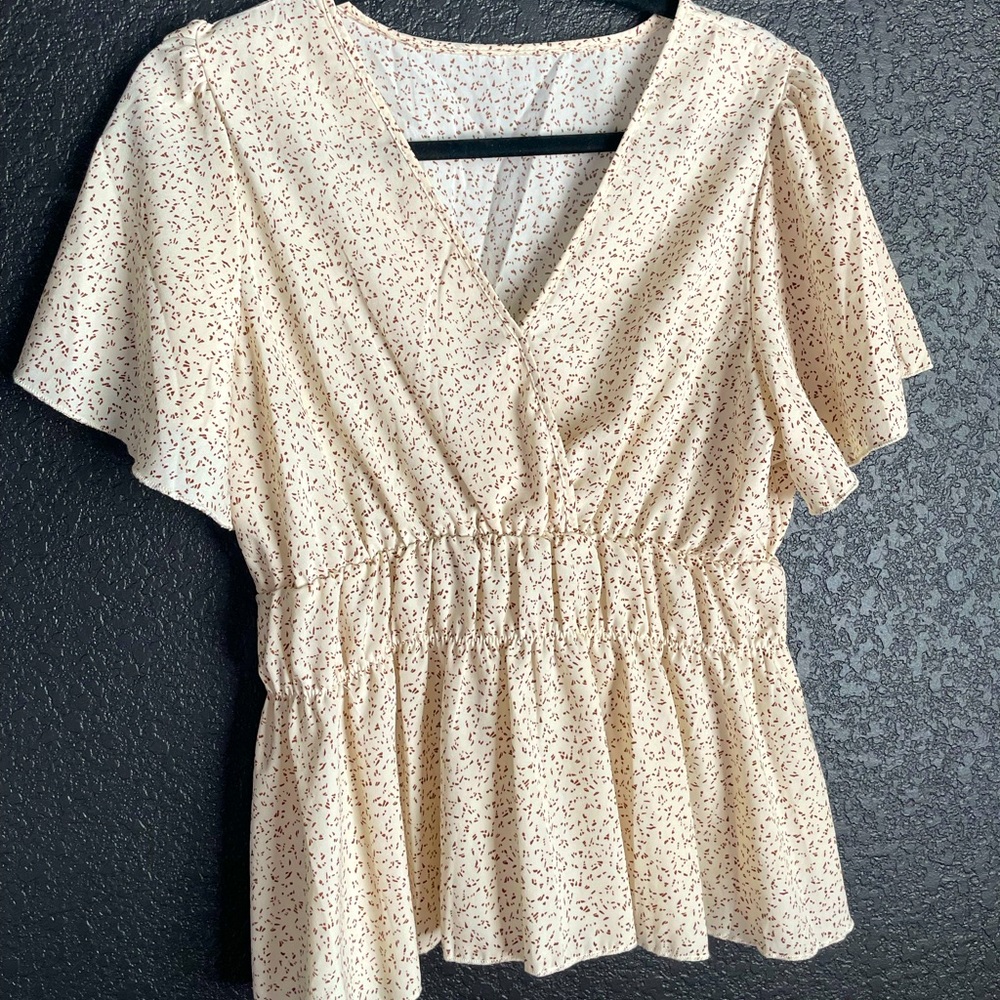 Confetti Print Butterfly Sleeve Peplum Top